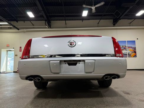 Used 2009 Cadillac DTS w/ Trunk Convenience Package FWD image 18