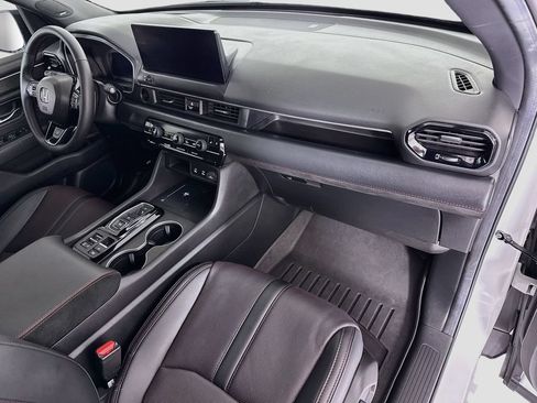 Used 2026 Honda Pilot Black Edition image 17