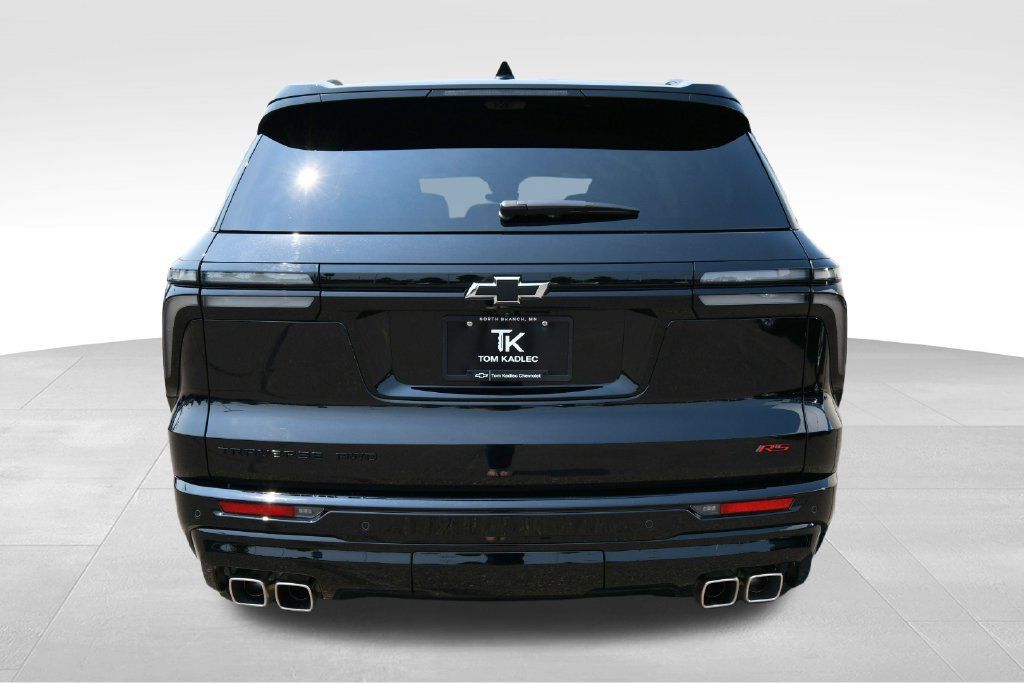 Used 2025 Chevrolet Traverse RS w/ LPO, Floor Liner Package AWD/4WD image 6