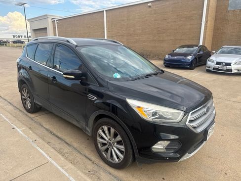 Used 2017 Ford Escape Titanium w/ Equipment Group 301A FWD image 3
