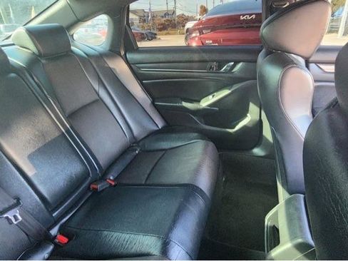 Used 2018 Honda Accord Sport image 9