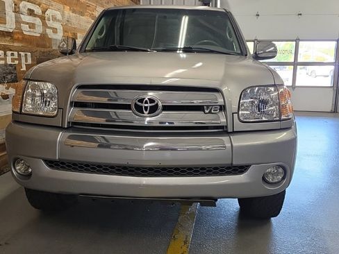 Used 2004 Toyota Tundra SR5 w/ Towing Pkg RWD image 3