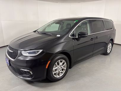 Used 2024 Chrysler Pacifica Touring-L