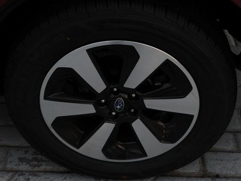 Used 2018 Subaru Forester 2.5i Premium w/ All-Weather Package image 42