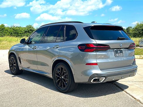 Used 2025 BMW X5 xDrive50e w/ M Sport Package AWD/4WD image 6