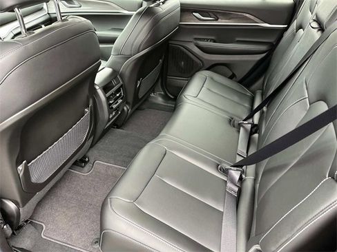 New 2025 Jeep Grand Cherokee Limited image 18