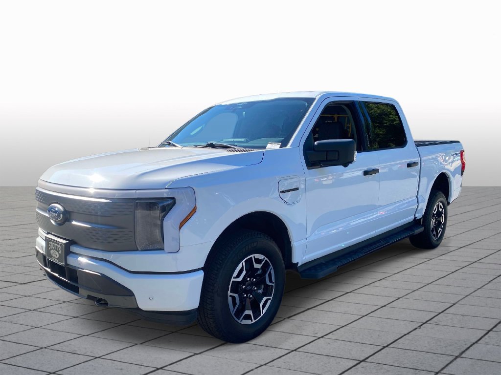 Used 2023 Ford F150 Lightning XLT AWD/4WD image 3