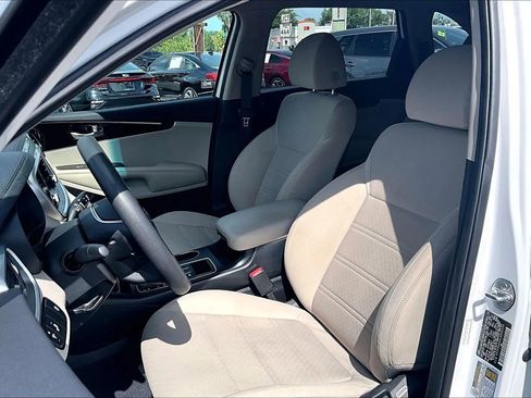 Used 2020 Kia Sorento LX FWD image 26