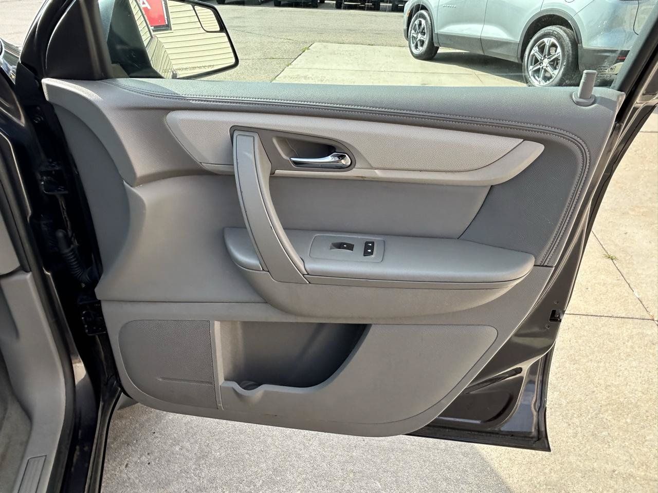 Used 2013 Chevrolet Traverse LS FWD image 17