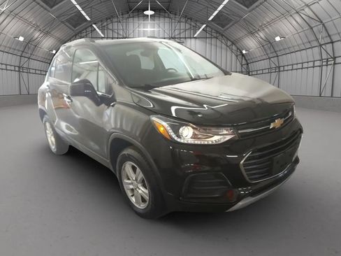 Used 2019 Chevrolet Trax LT w/ LT Convenience Package AWD/4WD image 2