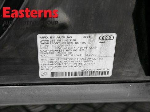 Used 2021 Audi e-tron Premium w/ Convenience Plus Package AWD/4WD image 38