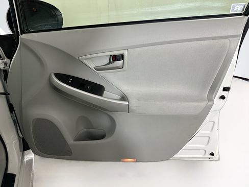 Used 2014 Toyota Prius Three w/ Preferred Accessory Package FWD image 29
