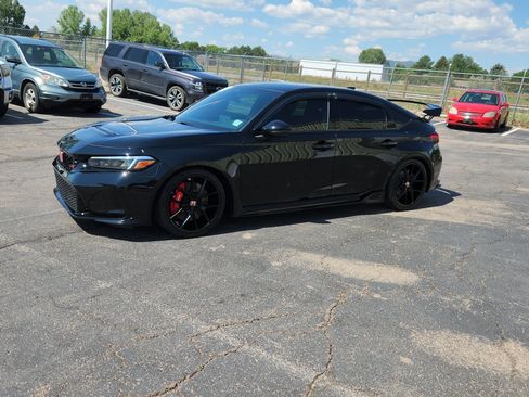 Used 2024 Honda Civic Type R image 3
