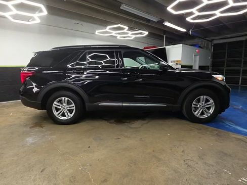 Used 2020 Ford Explorer XLT w/ Comfort Package AWD/4WD image 2