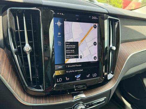 Used 2021 Volvo XC60 T5 Momentum w/ Premium Package AWD/4WD image 17