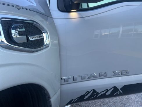 Used 2017 Nissan Titan SV image 24