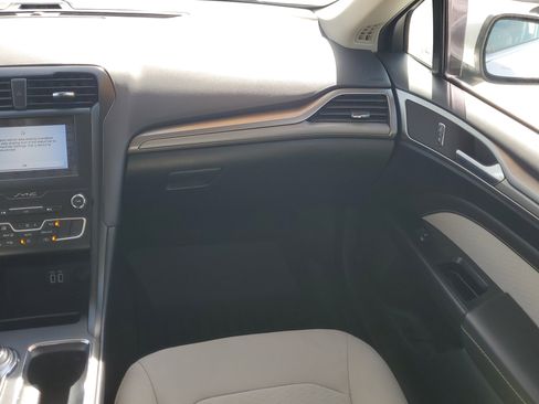 Used 2019 Ford Fusion SE w/ Equipment Group 151A image 17
