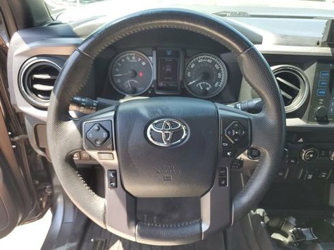Used 2019 Toyota Tacoma TRD Off-Road AWD/4WD image 22