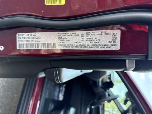 Used 2025 Jeep Grand Cherokee Limited AWD/4WD image 33