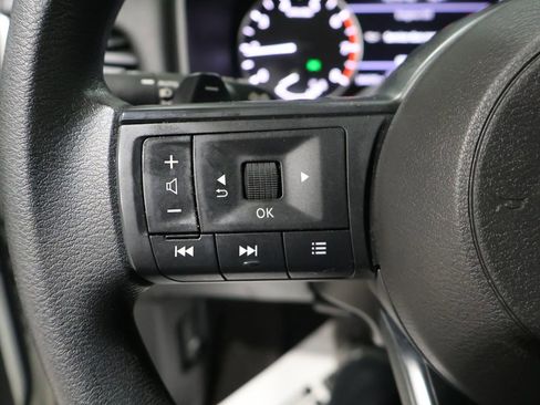 Used 2023 Nissan Rogue S image 33