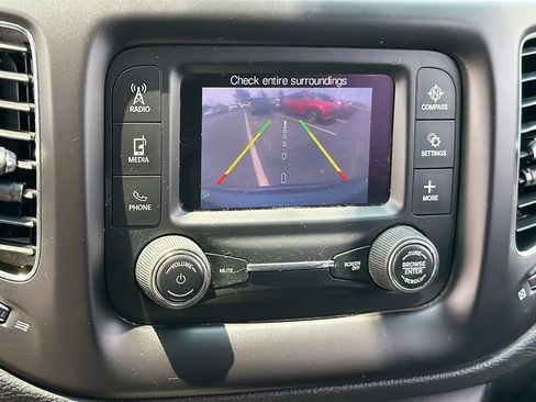 Used 2018 Jeep Compass Sport FWD image 11