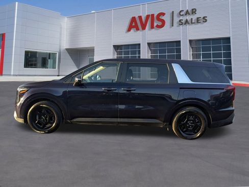 Used 2025 Kia Carnival image 2