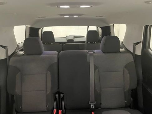 Used 2021 Chevrolet Traverse LS FWD image 12