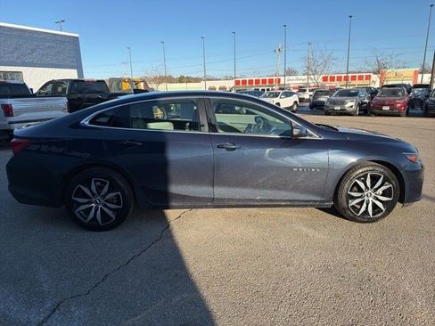 Used 2017 Chevrolet Malibu LT w/ Leather Package FWD image 6