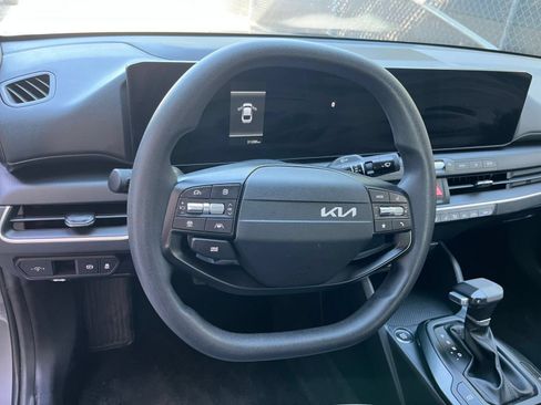 Used 2025 Kia K4 FWD image 27