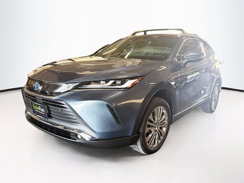 Used 2024 Toyota Venza XLE AWD/4WD image 3