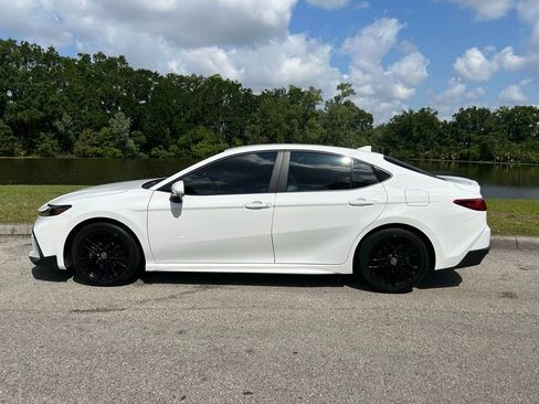 Used 2025 Toyota Camry SE w/ Convenience Package FWD image 2