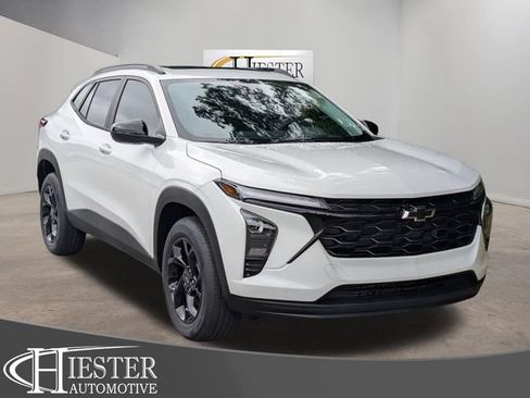 New 2026 Chevrolet Trax LT w/ Sunroof Package FWD image 1