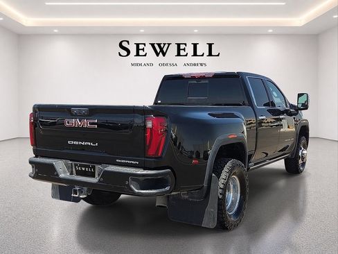 Used 2024 GMC Sierra 3500 Denali w/ Denali Reserve Package AWD/4WD image 4