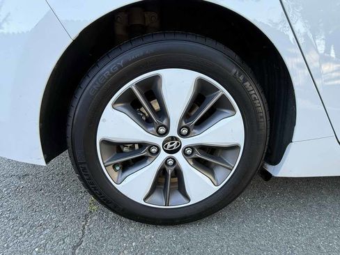 Used 2019 Hyundai Ioniq Plug-In Hybrid image 30