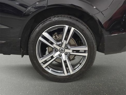 Used 2020 Volvo XC60 T5 Momentum image 31