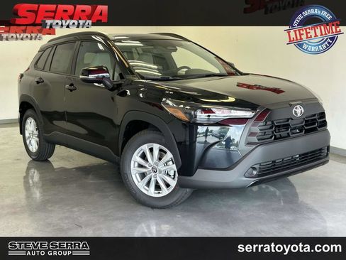 Used 2026 Toyota Corolla Cross LE w/ Moonroof Package FWD image 1