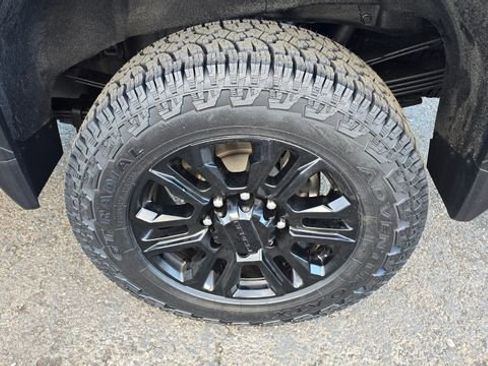 Used 2023 GMC Sierra 3500 Denali w/ Denali Black Diamond Edition image 7