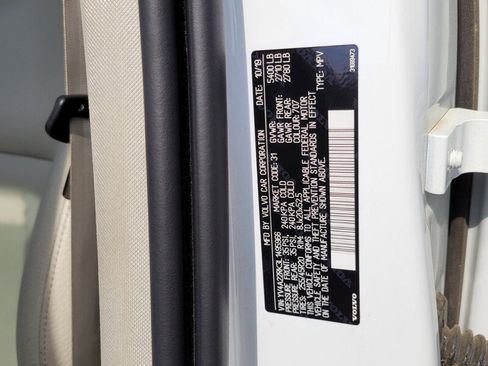 Used 2020 Volvo XC60 T6 Momentum w/ Protection Package image 18