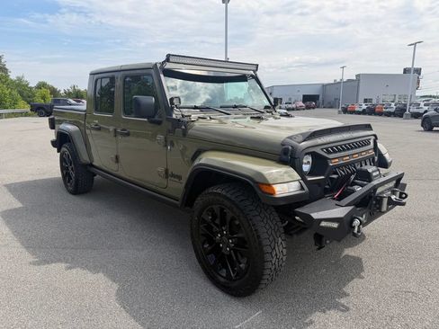 Certified 2025 Jeep Gladiator Sport AWD/4WD image 9