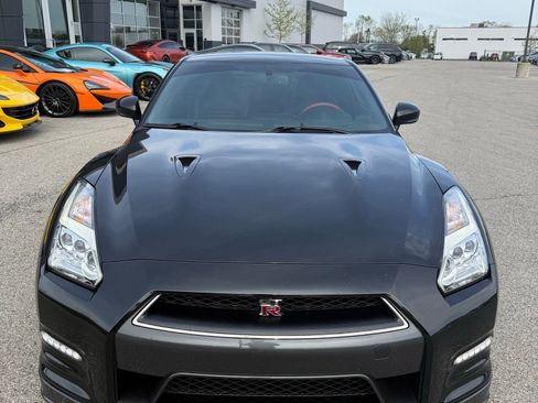 Used 2015 Nissan GT-R Black Edition image 2
