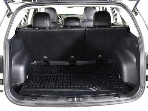Used 2019 Jeep Compass Latitude FWD image 16