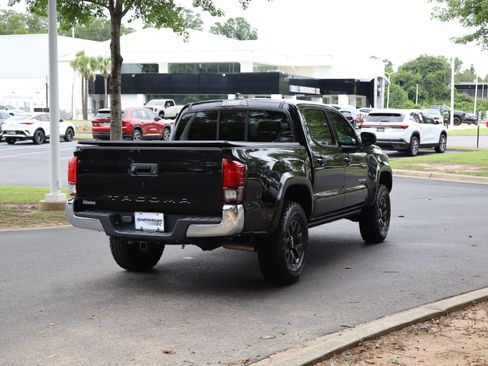 Used 2020 Toyota Tacoma SR5 w/ SR5 Appearance Package (SM) RWD image 9