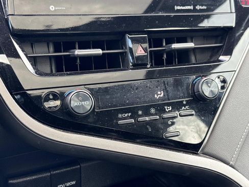 Used 2024 Toyota Camry SE image 12