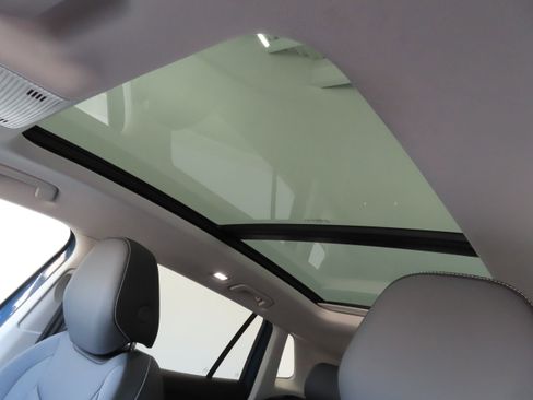 New 2026 Volkswagen Tiguan SE FWD image 22