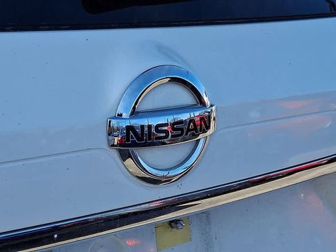 Used 2018 Nissan Rogue SV image 5