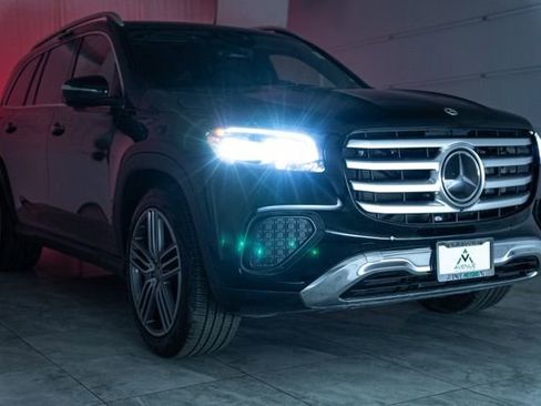 Used 2025 Mercedes-Benz GLS 450 GLS 450 image 40