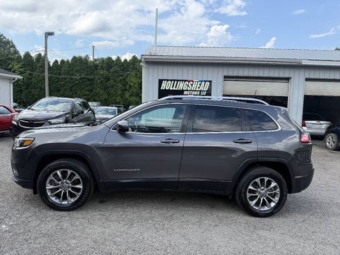 Used 2019 Jeep Cherokee Latitude Plus w/ Cold Weather Group AWD/4WD image 8