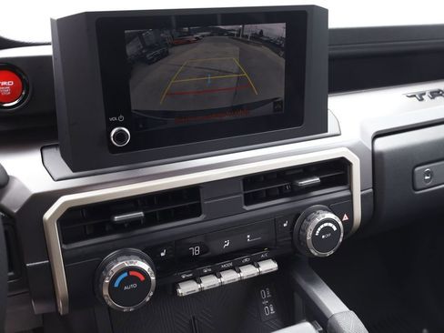 Used 2025 Toyota Tacoma TRD Off-Road AWD/4WD image 15