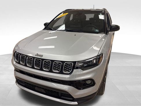 Used 2024 Jeep Compass Limited image 2