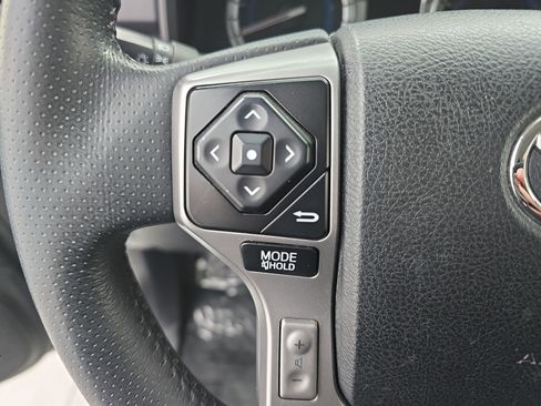 Used 2018 Toyota 4Runner SR5 Premium image 17